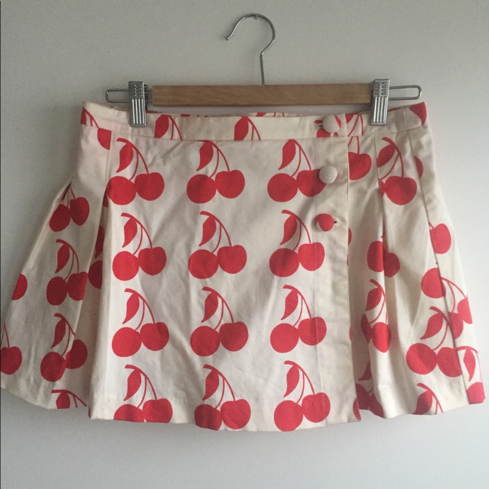Pleated cherry mini skirt